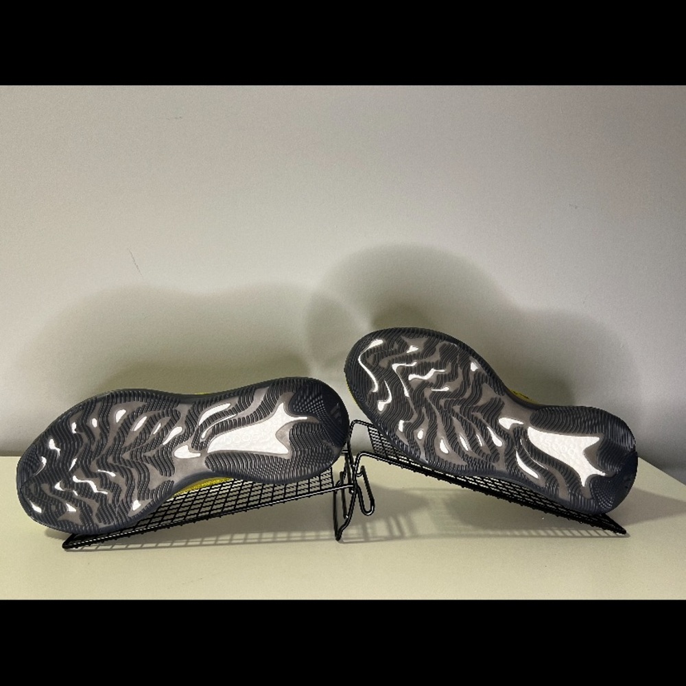 NWT - Yeezy Boost - Picture 3 of 4
